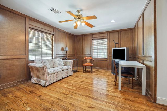 5135 Edloe Street, Houston, TX 77005