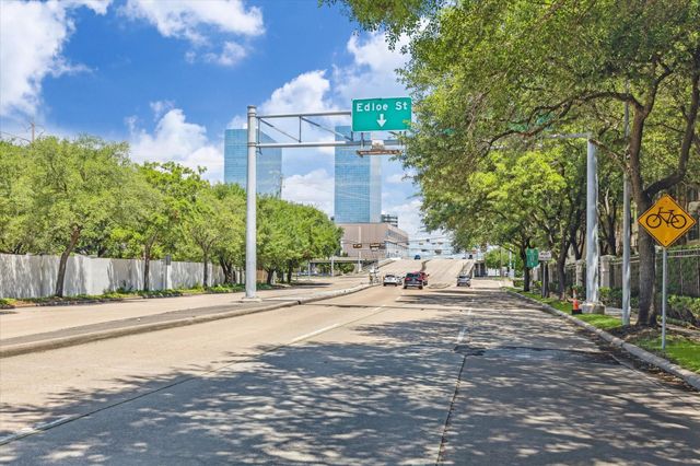 5135 Edloe Street, Houston, TX 77005