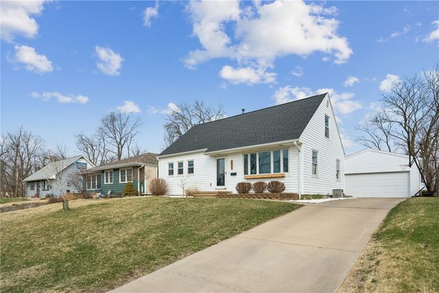 2822 Hillhaven Ct SE, Cedar Rapids, IA 52403