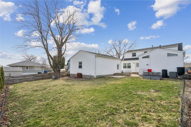 2822 Hillhaven Ct SE, Cedar Rapids, IA 52403