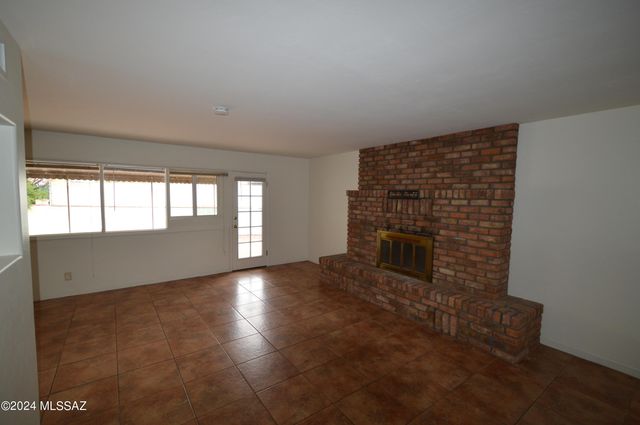 3957 E Hampton Place, Tucson, AZ 85712