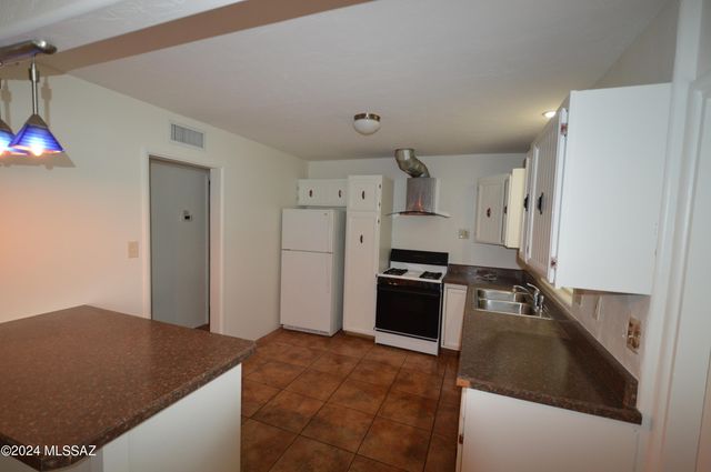 3957 E Hampton Place, Tucson, AZ 85712