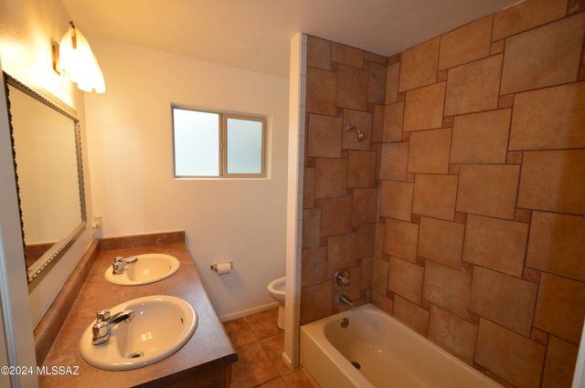 3957 E Hampton Place, Tucson, AZ 85712