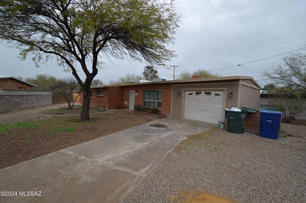 3957 E Hampton Place, Tucson, AZ 85712