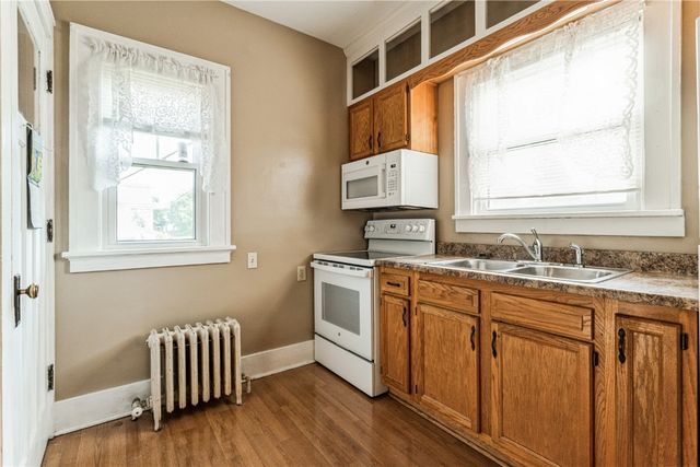 1602 1st Avenue NW, Cedar Rapids, IA 52405