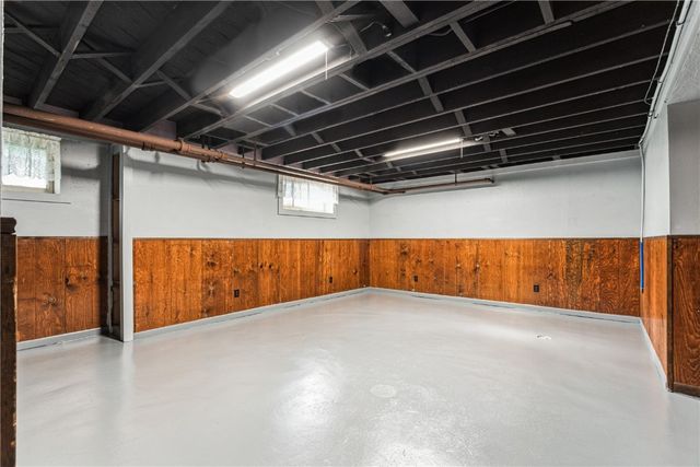 1602 1st Avenue NW, Cedar Rapids, IA 52405