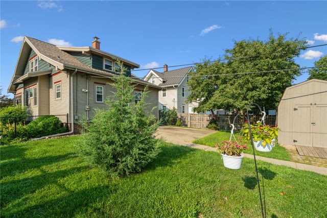 1602 1st Avenue NW, Cedar Rapids, IA 52405