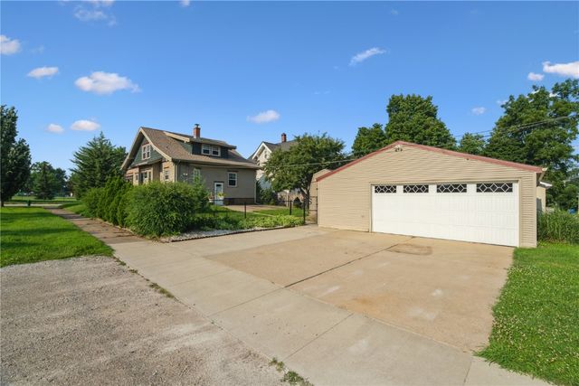 1602 1st Avenue NW, Cedar Rapids, IA 52405