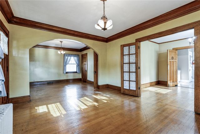 1602 1st Avenue NW, Cedar Rapids, IA 52405