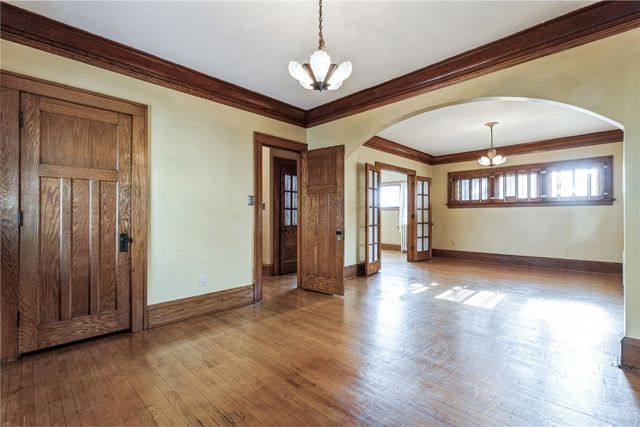 1602 1st Avenue NW, Cedar Rapids, IA 52405