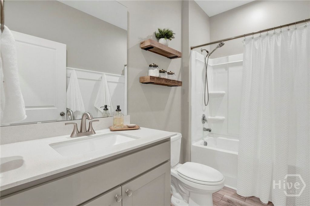 Image 21 of property listing at 815 Longleaf Drive, Richmond Hill, GA 31324