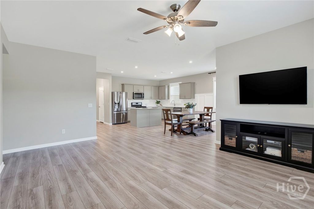 Image 5 of property listing at 815 Longleaf Drive, Richmond Hill, GA 31324