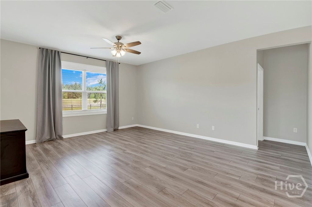 Image 7 of property listing at 815 Longleaf Drive, Richmond Hill, GA 31324