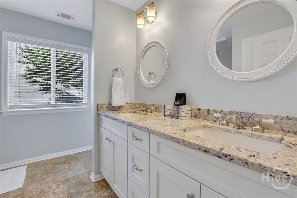 Image 11 of property listing at 14 17th Street, Tybee Island, GA 31328