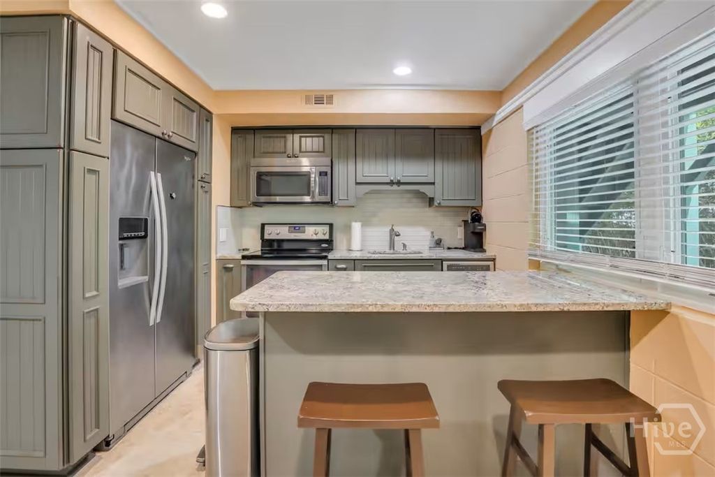 Image 13 of property listing at 14 17th Street, Tybee Island, GA 31328