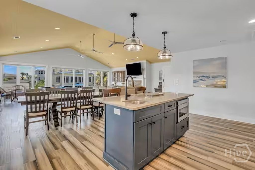 Image 2 of property listing at 14 17th Street, Tybee Island, GA 31328