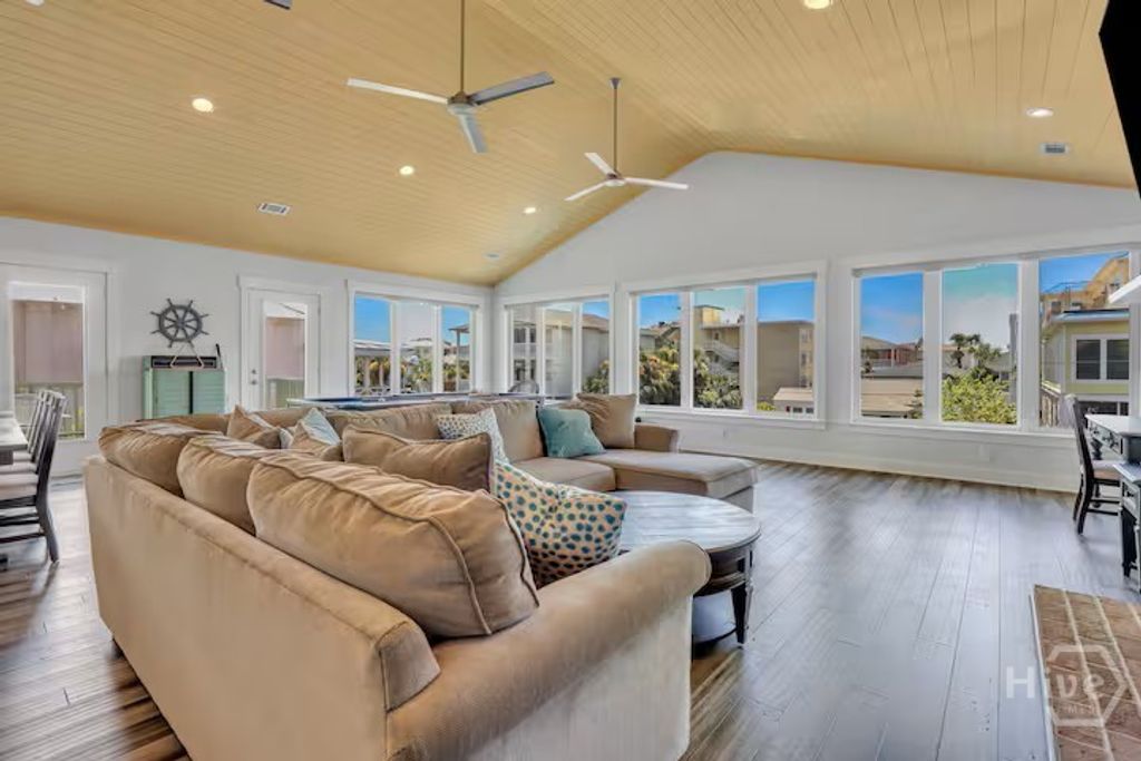 Image 5 of property listing at 14 17th Street, Tybee Island, GA 31328