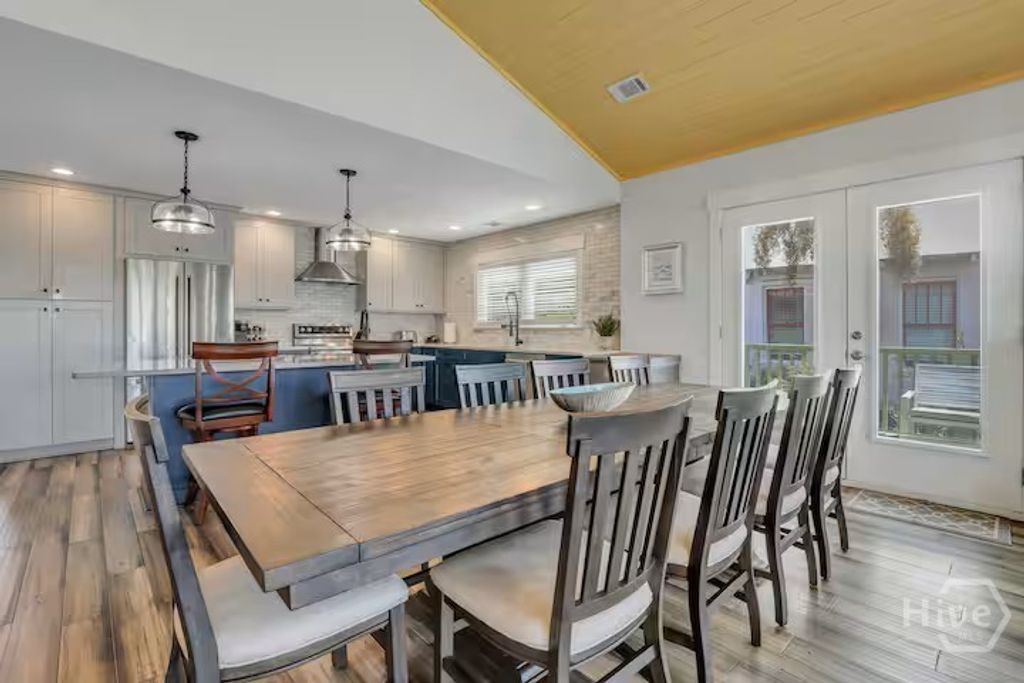 Image 6 of property listing at 14 17th Street, Tybee Island, GA 31328