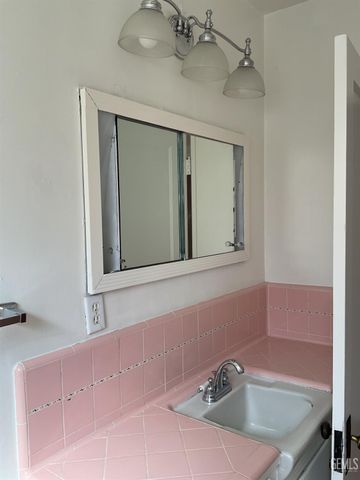 401 F Street, Taft, CA 93268