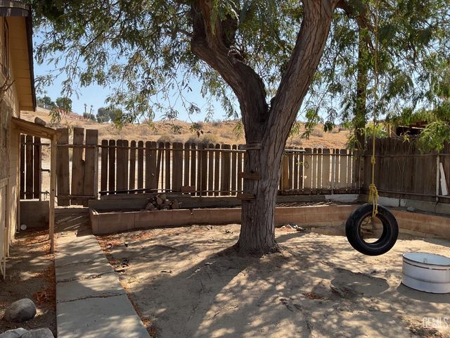 401 F Street, Taft, CA 93268