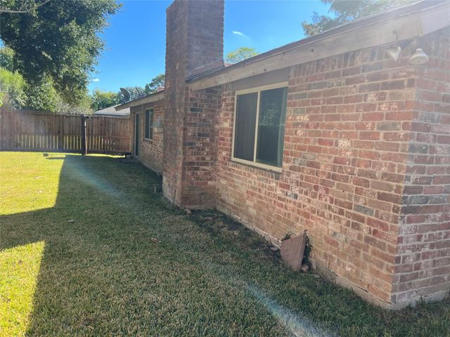 11702 Ensbrook Drive, Houston, TX 77099