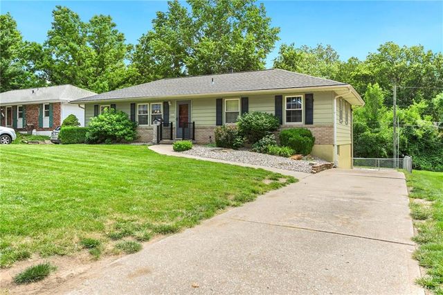 3801 STONEWALL Court, Independence, MO 64055