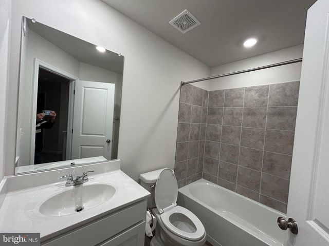 145 SWAN FIELD AVE, Ranson, WV 25438