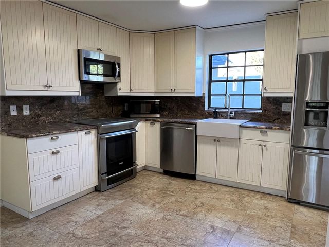 18714 WIMBLEDON CIRCLE 18714, Lutz, FL 33558