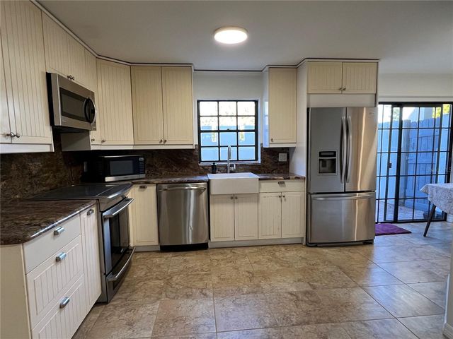 18714 WIMBLEDON CIRCLE 18714, Lutz, FL 33558