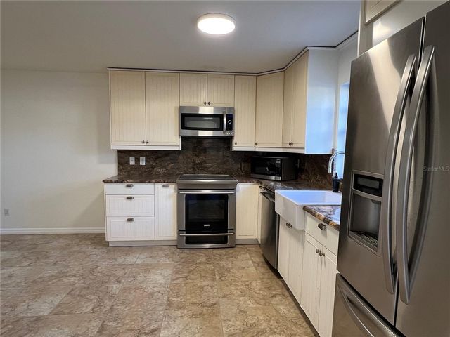 18714 WIMBLEDON CIRCLE 18714, Lutz, FL 33558