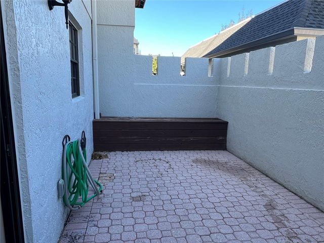 18714 WIMBLEDON CIRCLE 18714, Lutz, FL 33558