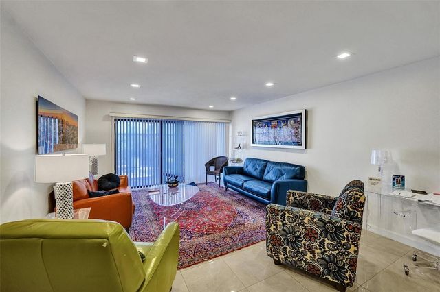 4060 N Hills Drive 32, Hollywood, FL 33021