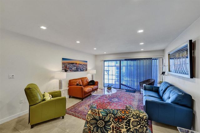 4060 N Hills Drive 32, Hollywood, FL 33021