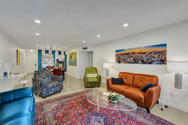 4060 N Hills Drive 32, Hollywood, FL 33021