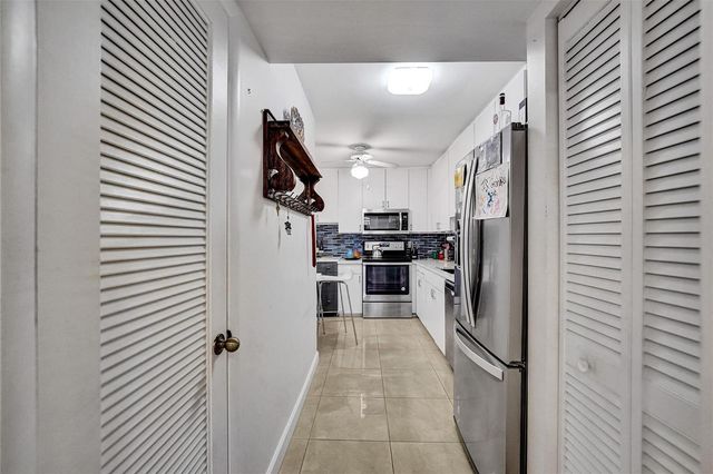 4060 N Hills Drive 32, Hollywood, FL 33021