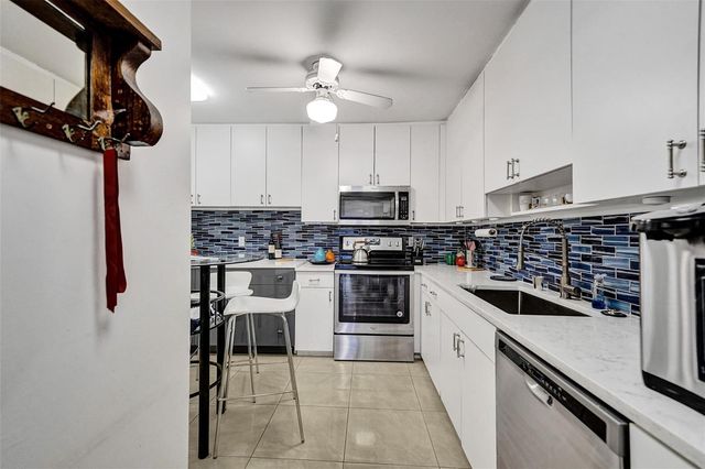 4060 N Hills Drive 32, Hollywood, FL 33021