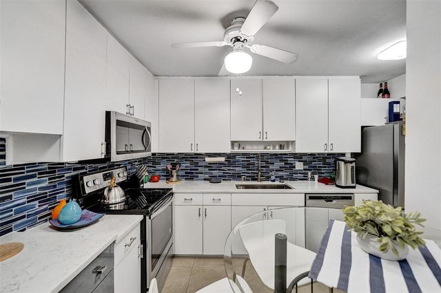 4060 N Hills Drive 32, Hollywood, FL 33021