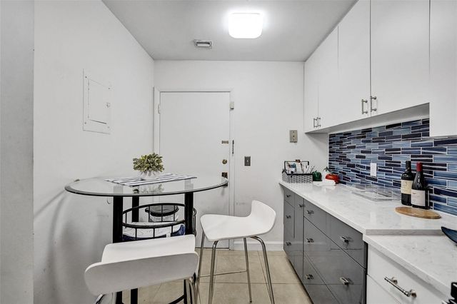 4060 N Hills Drive 32, Hollywood, FL 33021