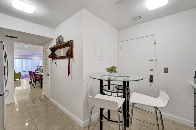 4060 N Hills Drive 32, Hollywood, FL 33021