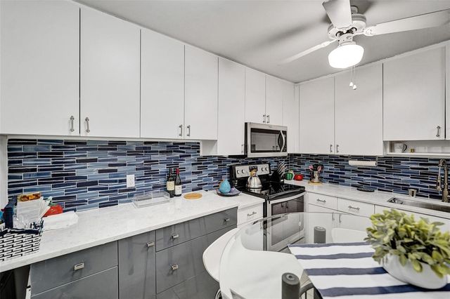 4060 N Hills Drive 32, Hollywood, FL 33021