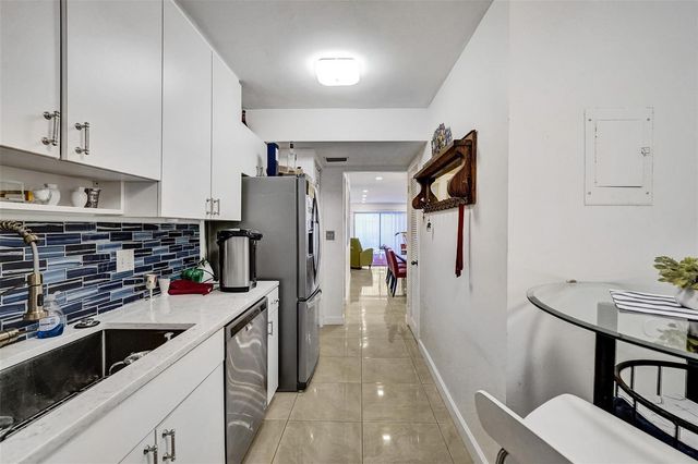 4060 N Hills Drive 32, Hollywood, FL 33021