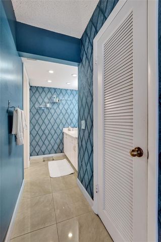 4060 N Hills Drive 32, Hollywood, FL 33021