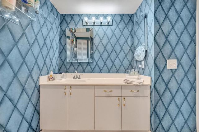 4060 N Hills Drive 32, Hollywood, FL 33021