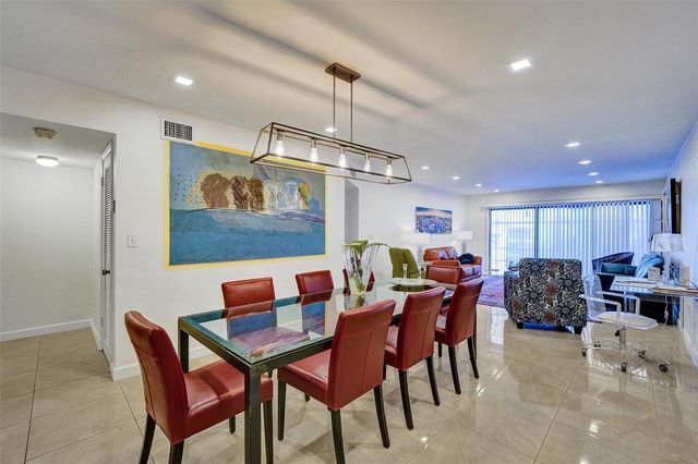 4060 N Hills Drive 32, Hollywood, FL 33021