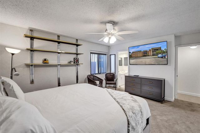 4060 N Hills Drive 32, Hollywood, FL 33021