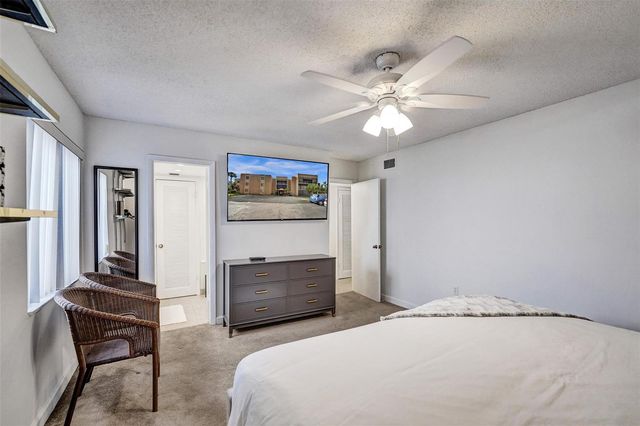 4060 N Hills Drive 32, Hollywood, FL 33021