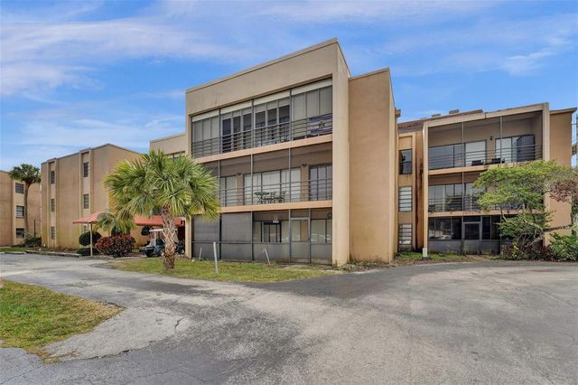 4060 N Hills Drive 32, Hollywood, FL 33021