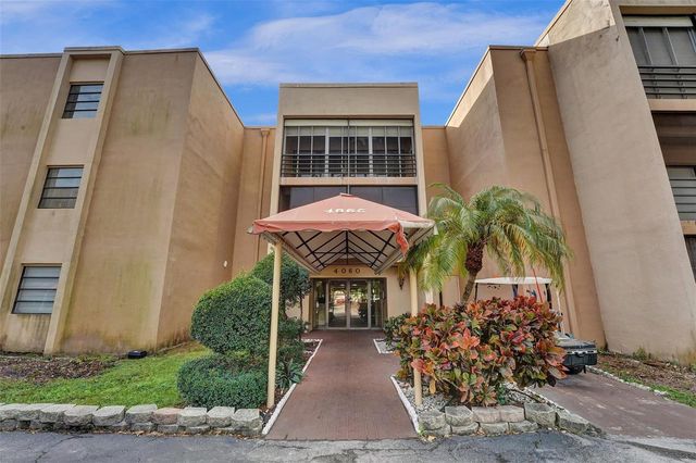 4060 N Hills Drive 32, Hollywood, FL 33021