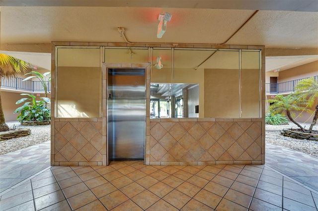 4060 N Hills Drive 32, Hollywood, FL 33021