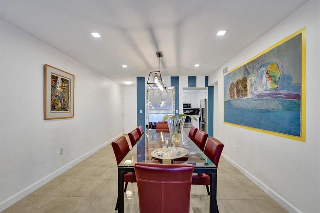 4060 N Hills Drive 32, Hollywood, FL 33021